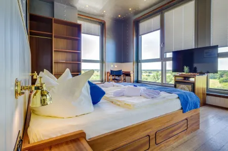 Hotel Dömitzer Hafen Отели в г. Хитцаккер