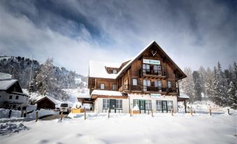 Cozy Apartment Near Ski Area in Turracherhohe