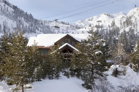 PlumpJack Inn Отели рядом с достопримечательностью «Squaw Valley Ski Area»