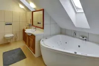 Zámecká fořtovna P. Metternich Hotels in Plasy