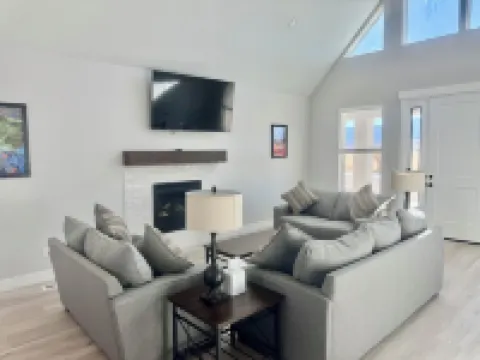 Charming Moonstone Lodge   in beautiful Bicknell with AC, WiFi