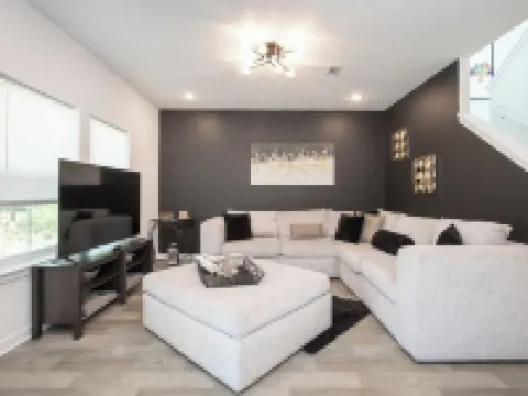 Modern 3Bdrm Home | Family-Friendly, Close to Zoo Hotels in Akron