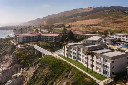 Pismo Lighthouse Suites Отели рядом с достопримечательностью «Pismo Beach Pier»