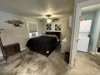 Cozy studio cottage in enchanting Lake Charles with AC, WiFi.