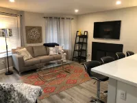 Luxury Newly Remodeled 3 Bedroom Duplex Unit Hotels in Everett