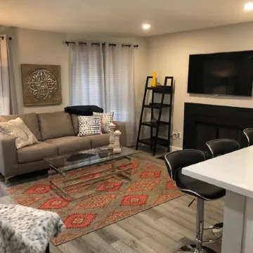 Luxury Newly Remodeled 3 Bedroom Duplex Unit