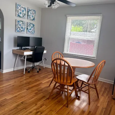 Quaint 2 bed in Champaign