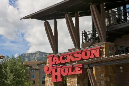 Cozy Ground Level Condo with Wood-Burning Stove - Charming Mountain Retreat