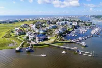 Spectacular Ocean Views and Beach Walkway - Exquisite Coastal Haven