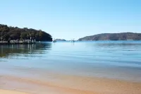 1 Free Night! Beach Front House Outdoor Hot Tub Sauna Hotels in Patonga
