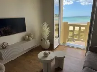 Apartment facing the sea with direct access to the beach.