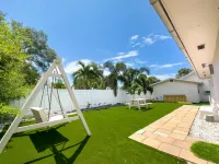 Pristine Pool and Mini Golf - Stylish Coastal Retreat فنادق في Largo