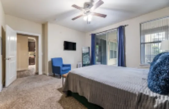 Lavish Gardens and Infinity-Edge Pool - Stunning Urban Retreat