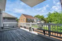 Stylish Oasis with City Views and Luxury Amenities - Unique Retreat