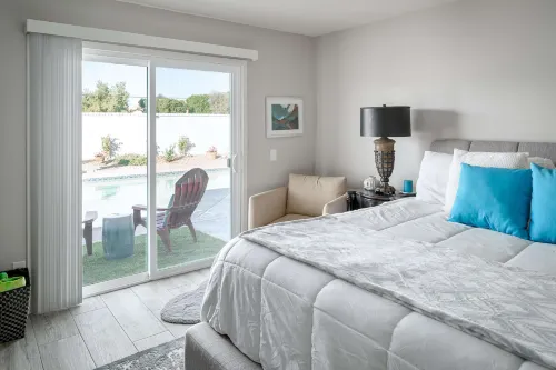 Luxurious Desert Oasis - Saltwater Pool, Hot Tub, WiFi