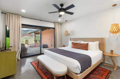 Cliffside Retreat, Hot Tub, Yoga, Views, River