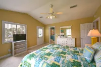 Waterfront Escape with Private Boat Dock - Tranquil Beach Retreat Hotels in Chocowinity