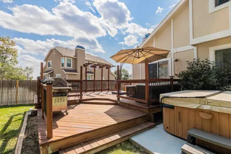 Serenity Haven - Hot Tub, Theater, Firepit, Gym, Yard