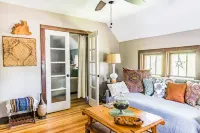 Lost Oak on Center |Upper Level Apartment in Historic Home |Downtown Lake Geneva |On-Site Parking