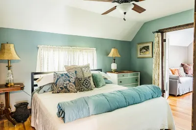 Lost Oak on Center |Upper Level Apartment in Historic Home |Downtown Lake Geneva |On-Site Parking