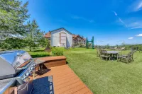 Mountain View Condo with Fast WiFi, Shared Hot Tub, & Resort Amenities Hotels in Stratton