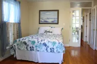 Short Walk to Beach and Shops with Grill and Wifi - Charming Retreat Hotels in Cape Charles