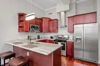 Rooftop Pool, Fitness Center, and Concierge Service - Elegant Retreat