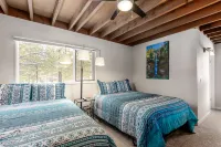 Private Hot Tub and Spacious Loft with Bikes - Gorgeous Retreat