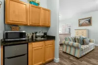 Cozy Studio with Heated Pool and Scenic Beach Access - Charming Retreat