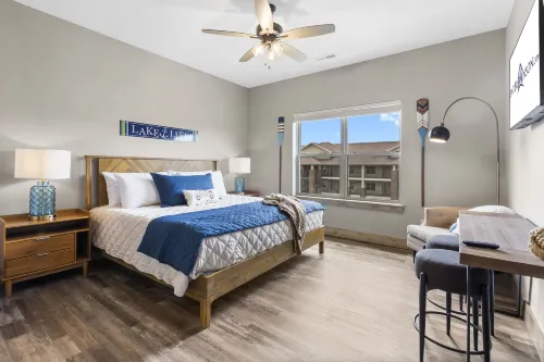 Private Hot Tub and Enclosed Deck with Ozark Views - Cozy Log Cabin Hotels in Indian Point