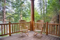 Stunning Waterfront Haven - Mountain Views, Dock, BBQ