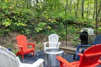 Hot Tub, Fire Pit, Grill and Fast Wifi - Charming Cozy Retreat Hotels in Luray