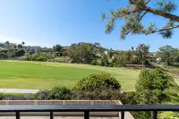 Golf Course Views and Modern Comfort - Stunning Coastal Retreat