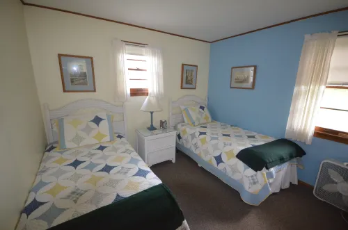 Full Kitchen and Shared Tennis Court - Charming Cottage Retreat Hotels in Glen Arbor