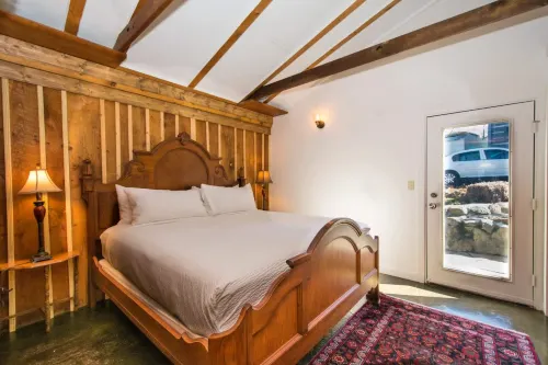 Kaleidoscope Cottage~$375 Free Activities Daily Hotels in Valley Hill