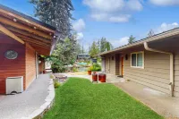 Delightful Retreat with Water Views, Fast WiFi, Gas Grill, & Furnished Patio
