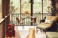 Luxury Cozy cabin with hot tub/ sauna/ Wifi/ close to rock house in Laurelville فنادق في Laurel Township