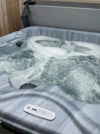 King Suite,Hot Tub,Pretty Hilltop View,