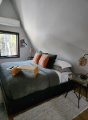 The Acorn of Little Sand BaySecluded, Wooded, and Dog Friendly!