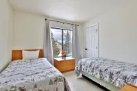 Heated Indoor Pool and Cozy Living Space - Exquisite Mountain Retreat Hotels in Killington