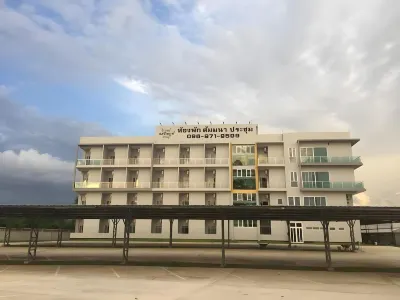 河濱住宅北標縣飯店 Wat Sala Daeng附近的飯店