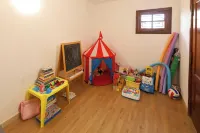 Luxury 4 bedroom villa in exclusive Los Mojones area
