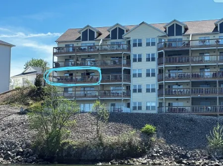 Walk-in Level -Panoramic Million Dollar View, 3Br, 2BA, Clean & Updated!