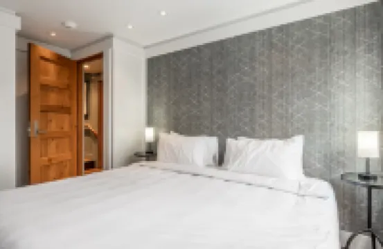 Filtered Lake and Mountain Views - Tranquil Historic Retreat Hotels in Homewood