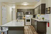 Spacious Entertainment Hub and Enclosed Deck - Cozy Forest Retreat