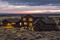 Breathtaking Mountain Views and Golf Access - Stunning Ranch Retreat