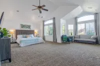 7-bedroom house, Gaming Center, Hot Tub, 35 min from Ski Resorts