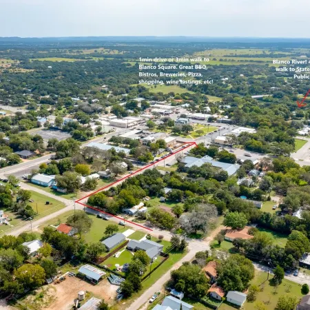 8b 4b nearby pool, Blanco, wine trail, town sq