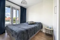 Central Apartment 5Min Drive to the Airport. فنادق في Bromma