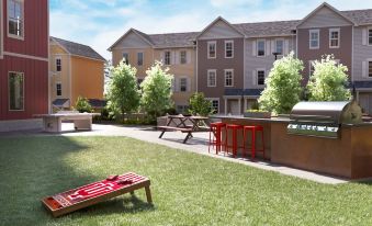 Stunning 4-Br Houses with on-Site Pool